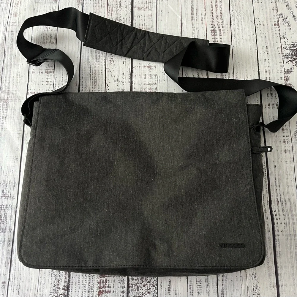 Incase Laptop Bag Padded Charcoal Gray Black Lots of Pockets NWOT